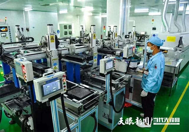 贵阳电子企业1分钟下线近300件产品