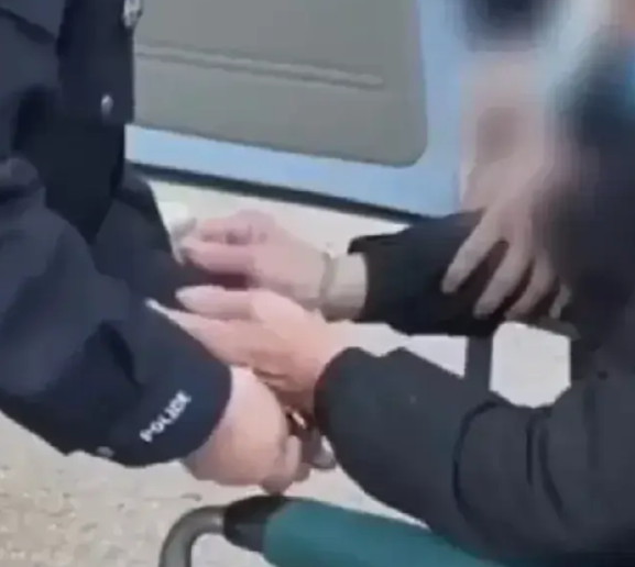 这是一个特别的案例，其中有三个疑点，但是只有两点可以解释，第三个疑点想不明白。