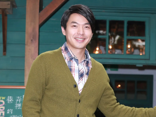 男星李威竟卷入离奇社会案件！一名女子学佛后身亡，积蓄被卷走，幕后黑手竟是畅销书作