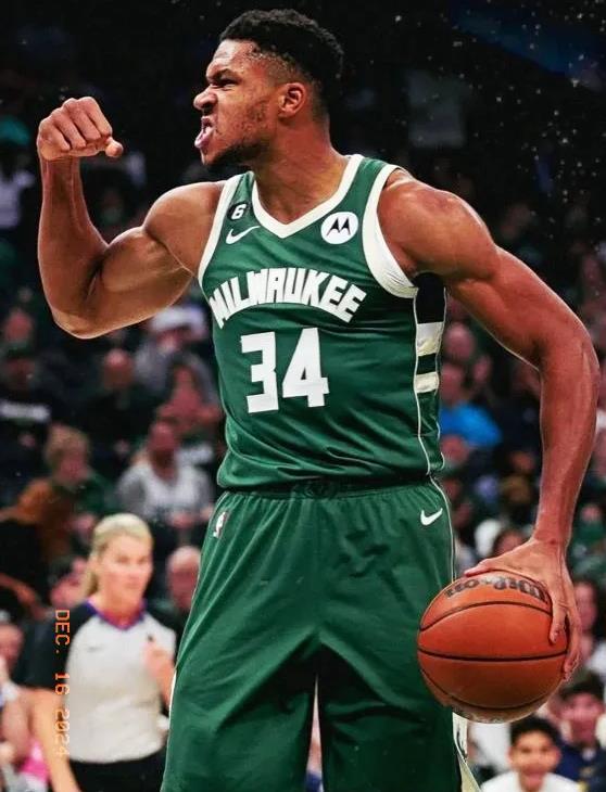 大前锋已经48年没有拿过得分王了，本赛季字母哥要打破历史了！

本赛季字母哥可以