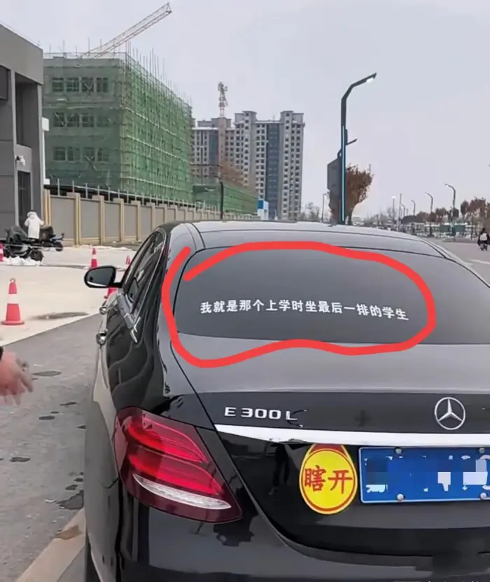 这是赤裸裸的讽刺吧？[捂脸][捂脸]