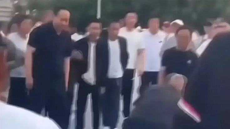 54 岁网红舞者被捅，“夹包哥”在舞池中不幸离世