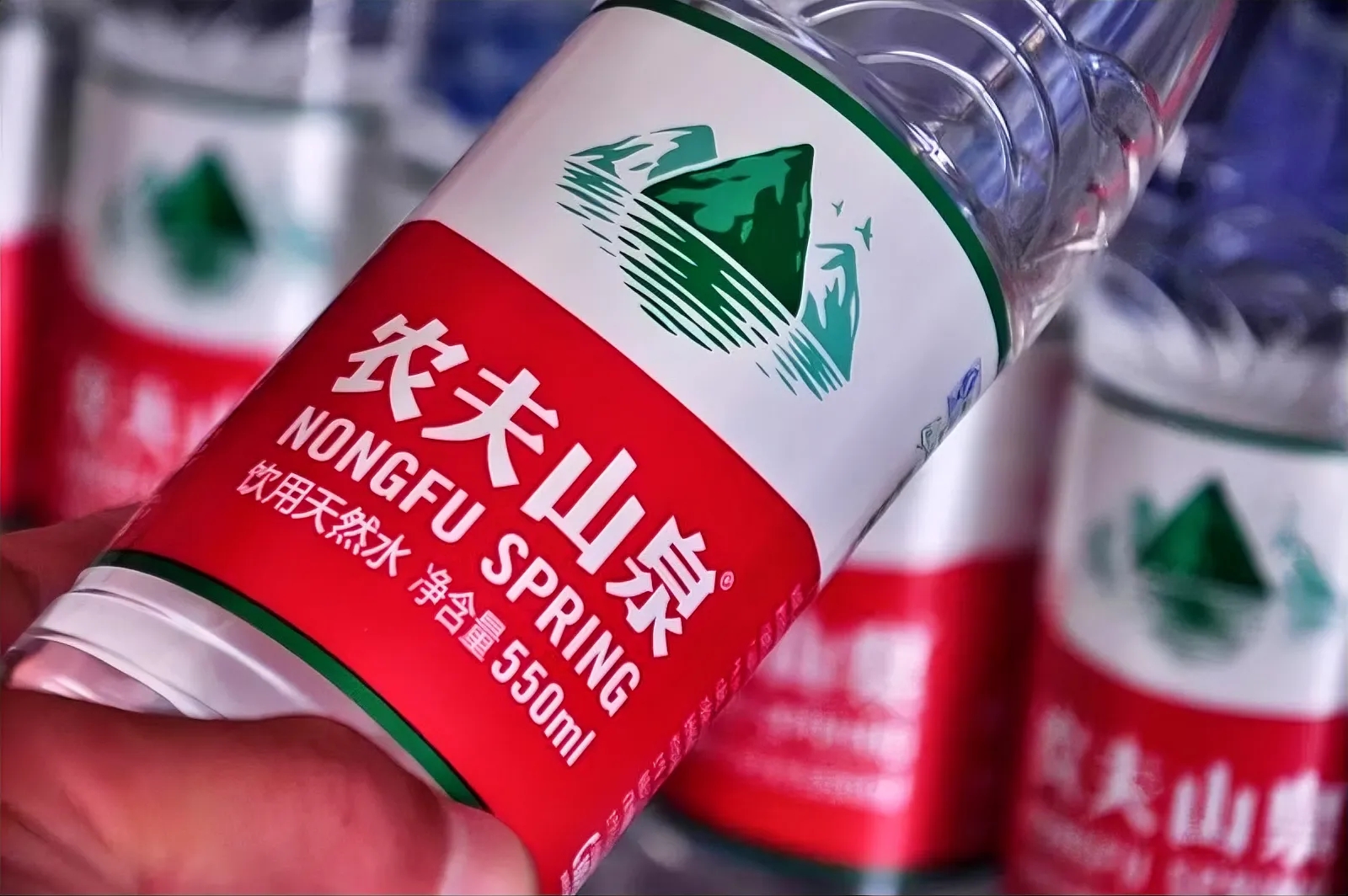放过农夫山泉吧
眼看舆论愈演愈烈，目前农夫山泉的创始人钟睒睒不得不再次公开表态，