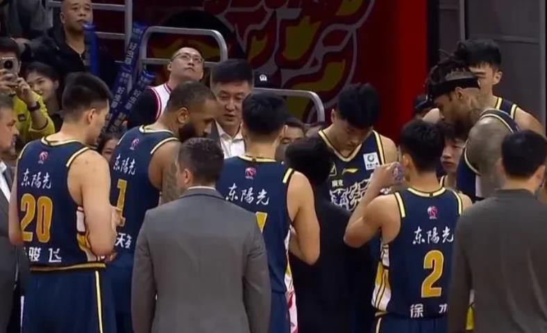 CBA看这六支球队，都剑指㓂军。看谁靠谱

1，广东队，再签强援，剑指12㓂
