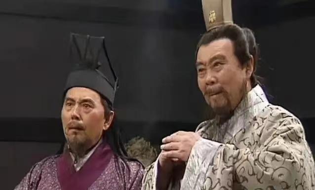 孔融将死，俩孩子淡定下棋，一句名言惹来杀身之祸
