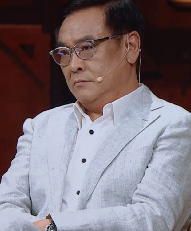曾与张曼玉相恋，骗老婆丁克却有私生女