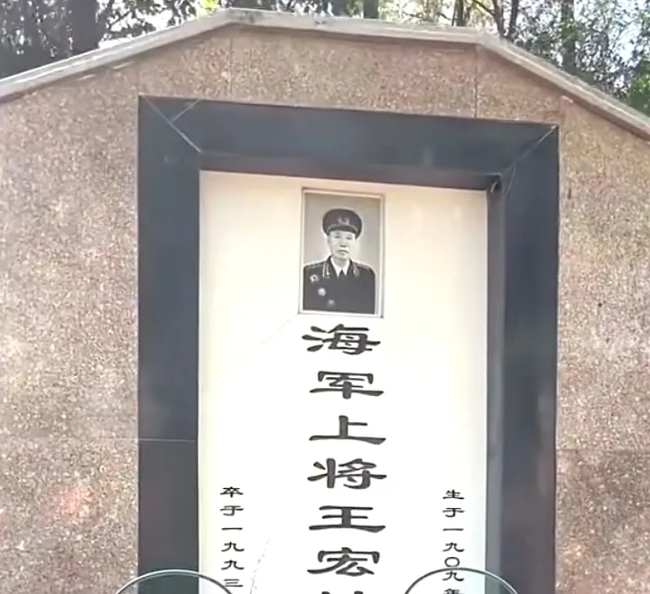 他是首任海军副司令，麾下走出许世友、洪学智，铸就传奇军旅生涯