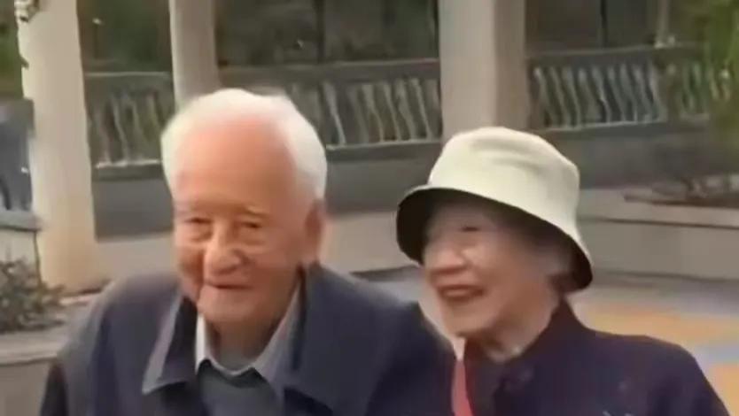台湾民众走上街头自发送别黄旭华院士，致敬我们中华民族的脊梁
