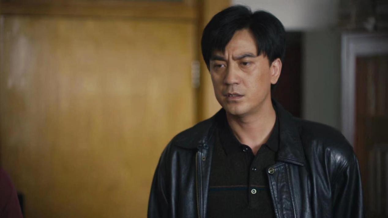 接57岁母亲来过国庆，她洗衣做饭抢着干活，才三天就让全家崩溃不已：不孝顺也是被逼的