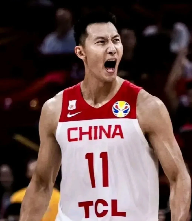 广东本土球员组成最强12人阵容，放在目前CBA联赛属于什么水平？

1.中锋: 