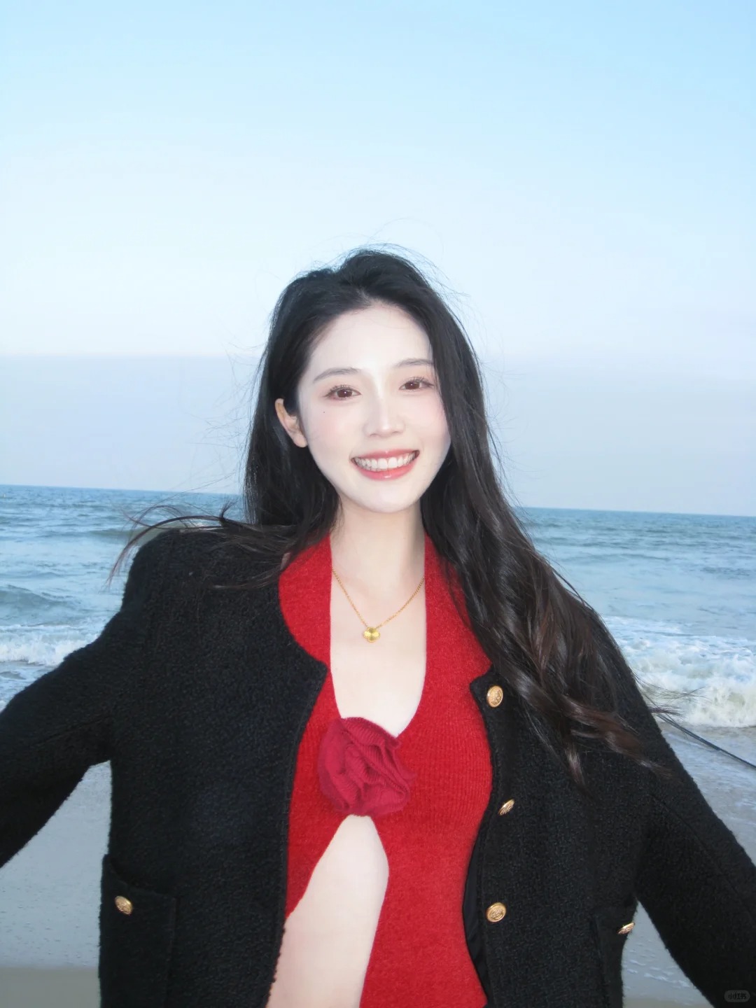 红色和大海也很搭🌊
去海边啦 用ccd卡了两张～