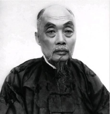 1897年，为了延续张家香火，张謇在原配妻子的安排下，纳了一房小妾，可小妾迟迟不