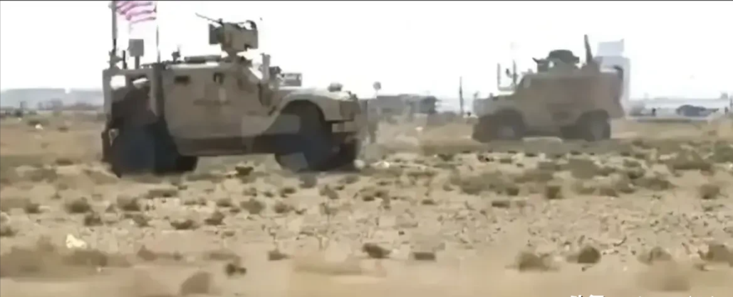 震惊！美国行为引发国际哗然！

最新消息显示，美军竟然每日出动十余辆卡车，公然窃