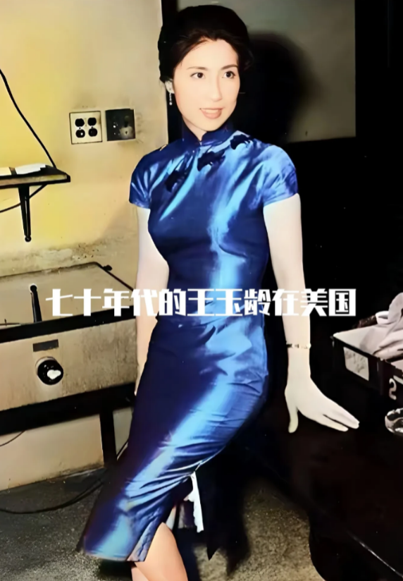 这是七十年代张灵甫遗孀王玉龄在美国打工时的照片。此时她刚过不惑之年，她在美国上的