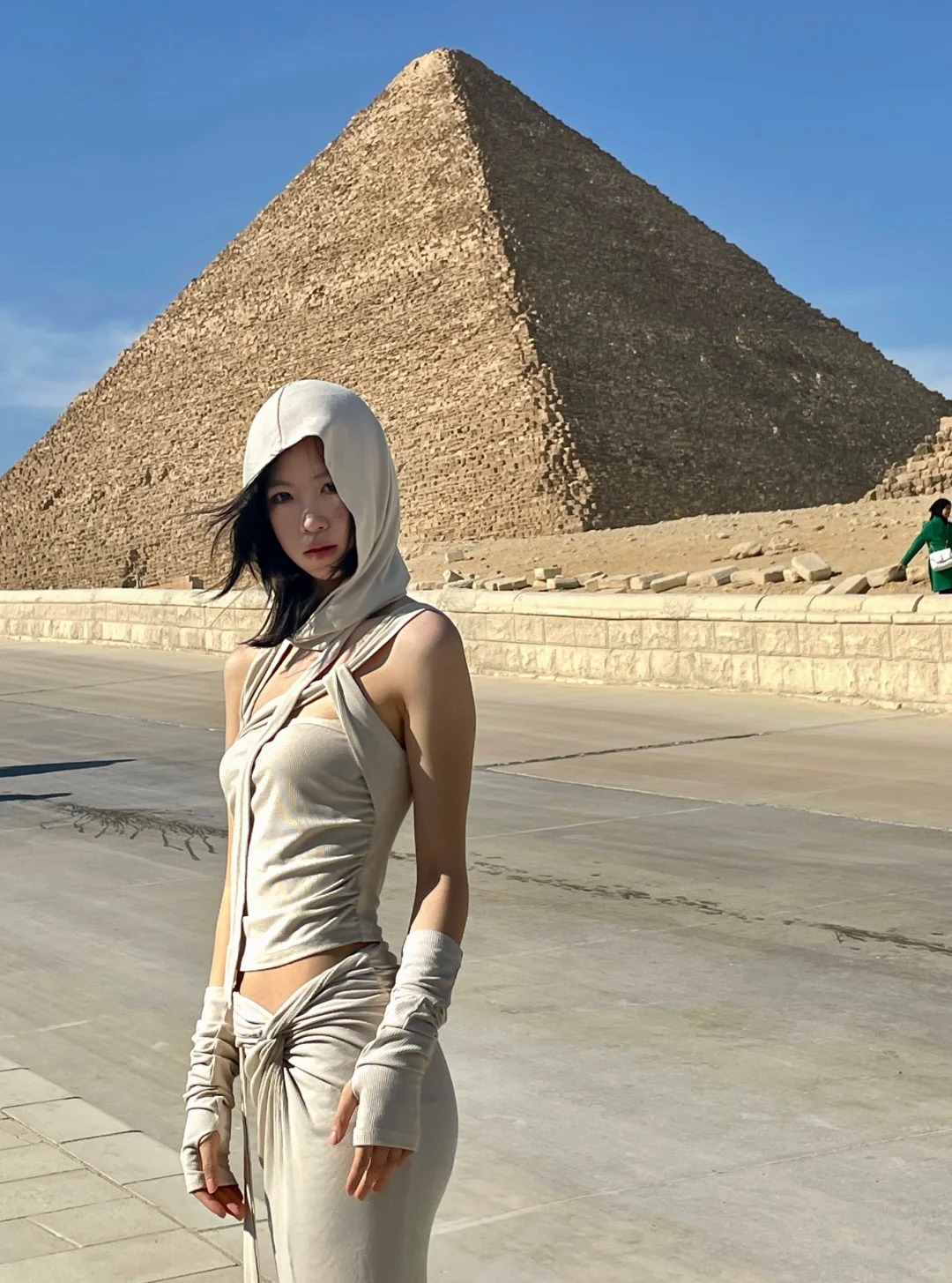 真的给埃及人骗懵了
从酒店打uber到金字塔开始，司机一路推销，不花钱就不拉到景