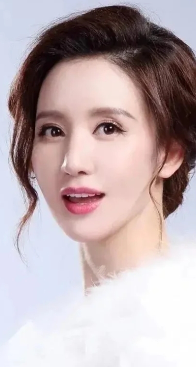 张萌生理期挑战：片场坚持，尽显职业风采