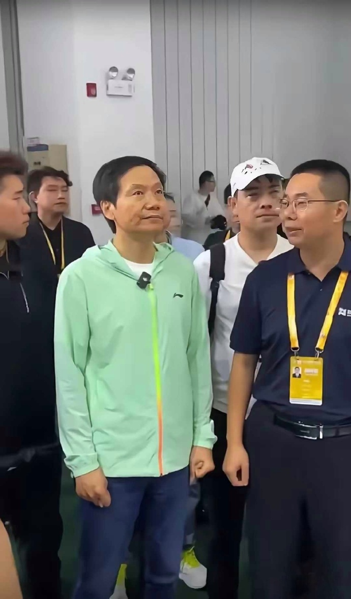雷军穿的是国产！ ​​​
