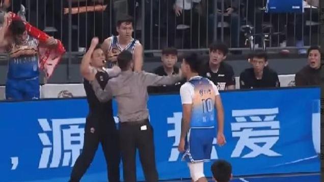 惩治赵睿！追打裁判是CBA史上严重事件，疆蜜：建议封杀此种球渣