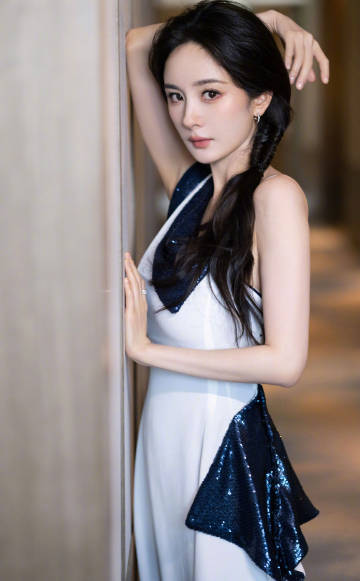 杨幂｜《功夫熊猫4》中国首映礼

携全新配音作品亮相的幂来咯 ，身穿 Julie