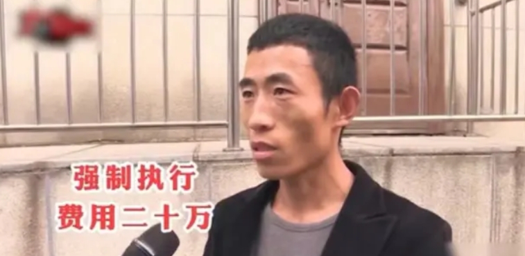 “这算不算白嫖？”湖南湘潭，男子拉600万元风机模组，不料，货车大梁断了，男子拨
