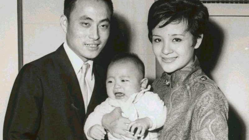 掌掴李翰祥避走原配，知名女星送机狂追前妻，难怪刘家昌两子开撕