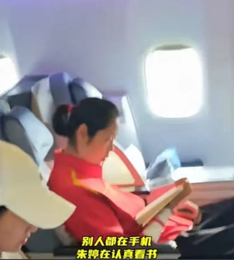 朱婷要离开了！她要去意大利挣每年145万欧元，折合1126万元人民币去了。
什么