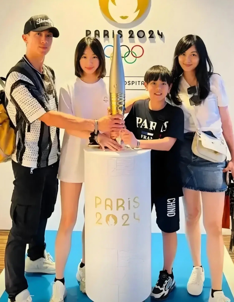 吴尊的妻子和孩子
妻子：林丽吟，44岁，1980年出生
身高171cm，家庭背景