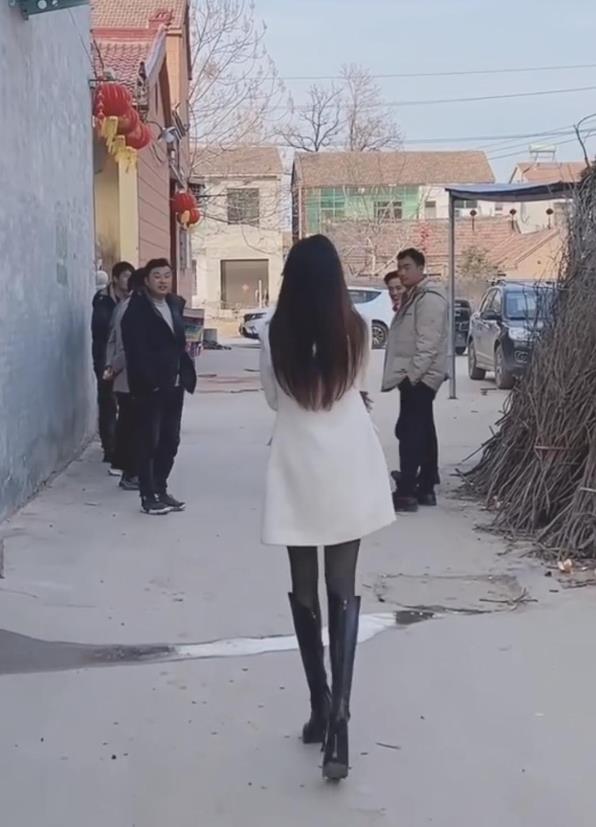 如果带这样的女朋友回村里的话，是不是羡煞旁人