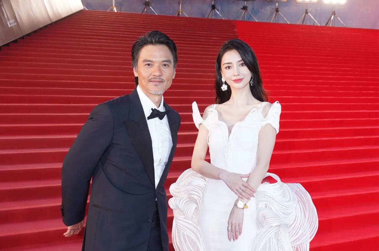 冯德伦Angelababy携手亮相