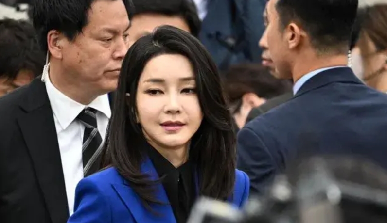 尹锡悦被逮捕了，这对我来说是一个再好不过的消息了。
我恨不明天就飞往首尔，但长