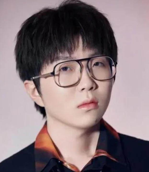 毛不易：从护理到音乐的跨界之路