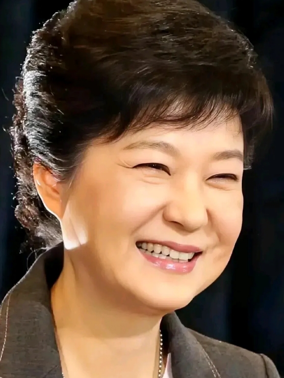 太反常了！
韩国政坛刚刚传来大消息。

12月23日，韩国民众对前总统朴槿惠的态