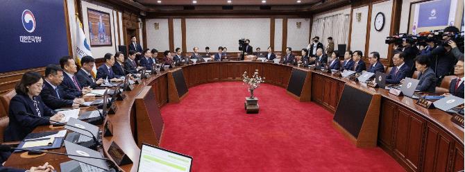 再次启动弹劾，尹锡悦可能真要下台了，由于第一次弹劾没有通过，韩国在野党并没有放弃