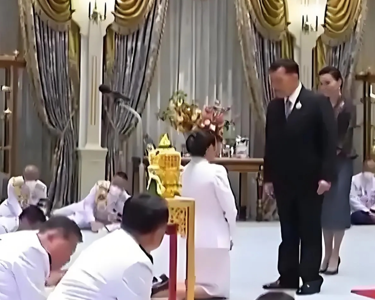 佩通坦回泰国了，此次访华，她还有一个目的，敲定另外一位重量级的人物访华的时间和行