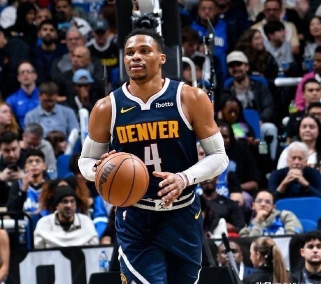 威少三节打卡神勇，获最佳防守大金链，乐翻球迷