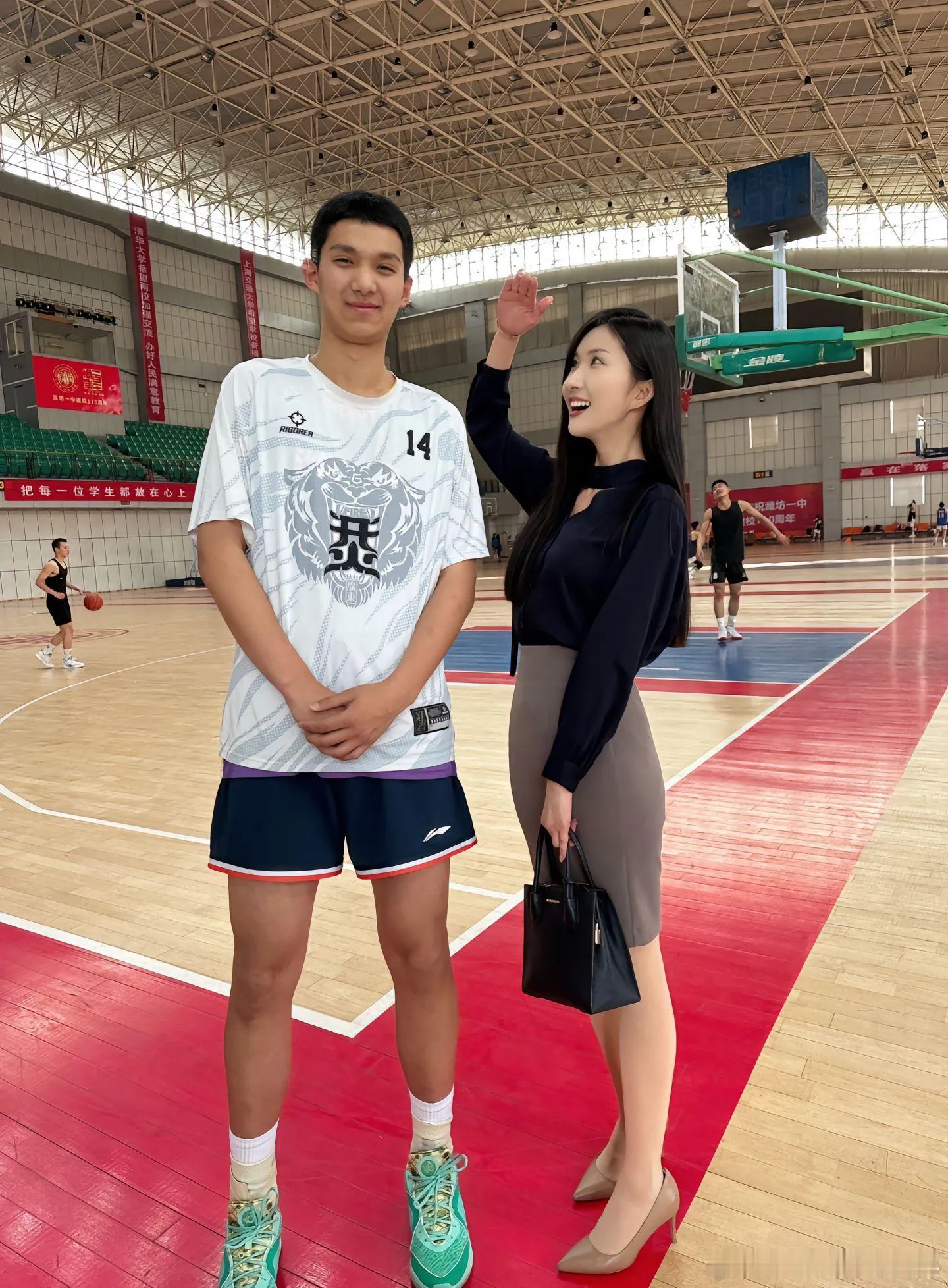 学生已经比我高啦