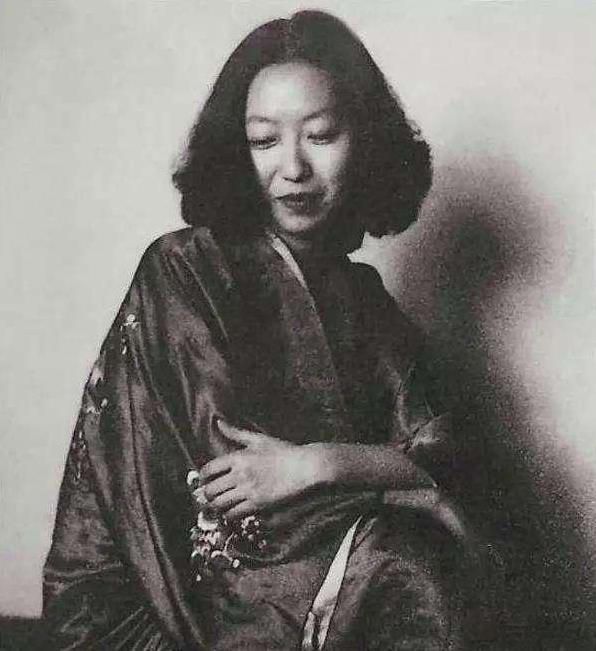 1956年，36岁的张爱玲发现自己怀孕了，孩子是65岁的男友赖雅的。当她写信告诉