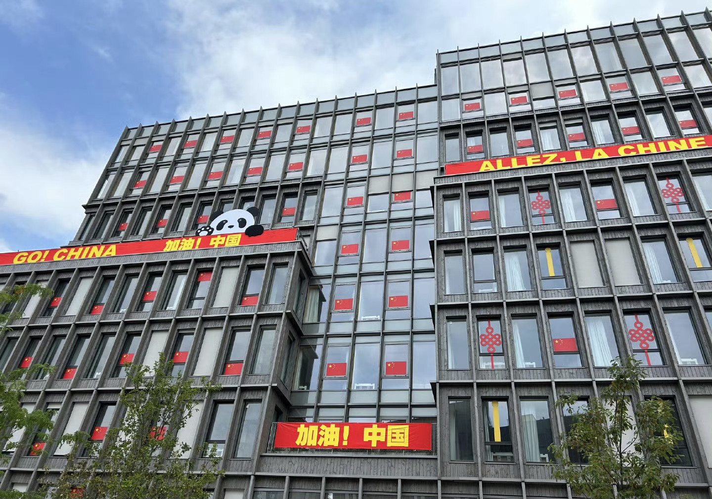 巴黎奥运会连水都不提供？中国代表团需要自己运4万瓶水过去？
其实这是矿泉水赞助企