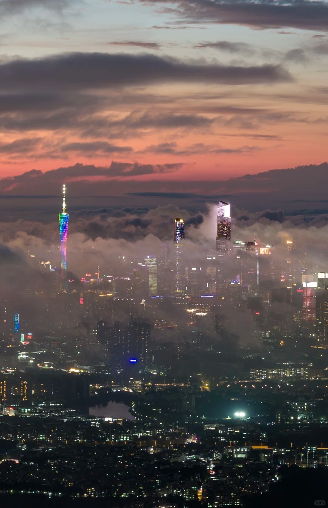 珠江新城｜今天你们看到晚霞了吗
在广大飞无人机拍到世纪晚霞啦～