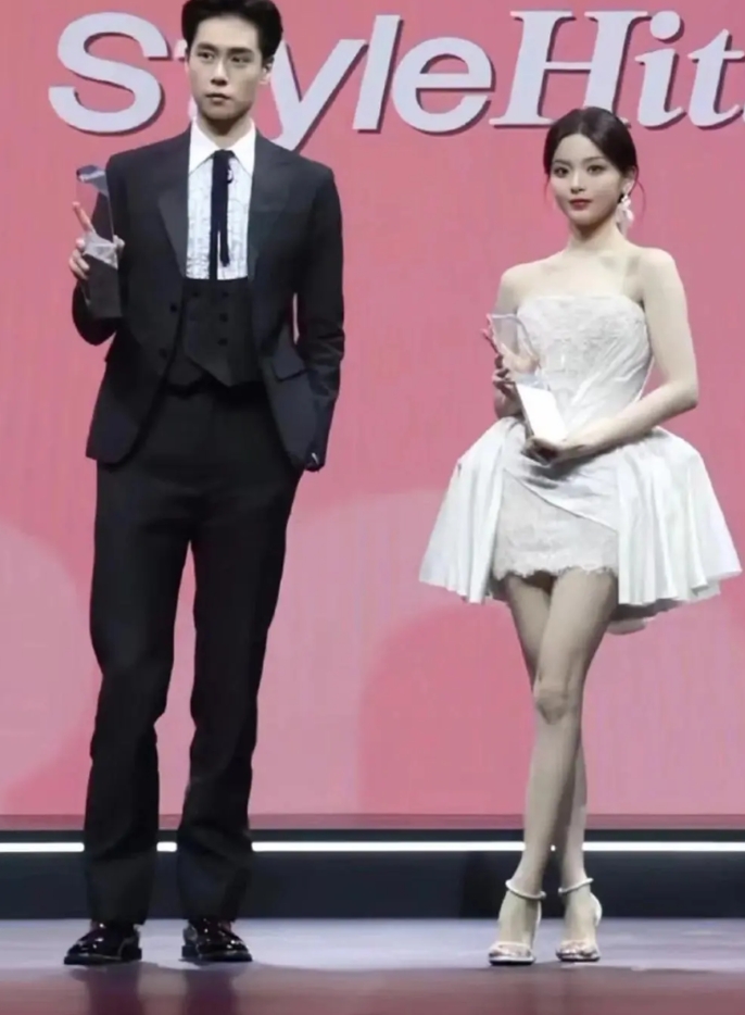 杨超越这身高，真是让人羡慕嫉妒恨