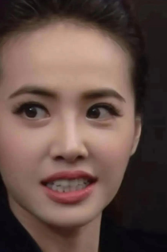 原来整容的感觉这么明显！

当整容前后的对比图摆在眼前，那差异简直让人难以置信。