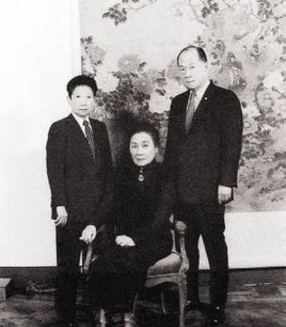 富家子娶母牌友，父母怒后反感激

                       