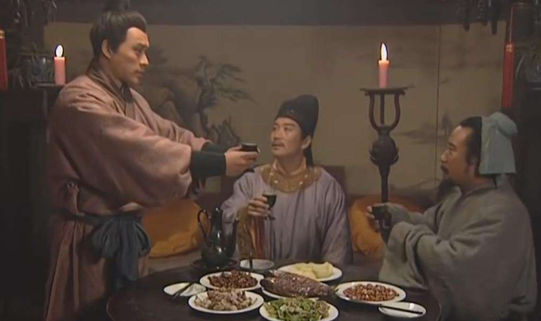 武松永远也不可能成为宋江的心腹。
1.武松想和宋江做兄弟，但宋江只想要一条听话的