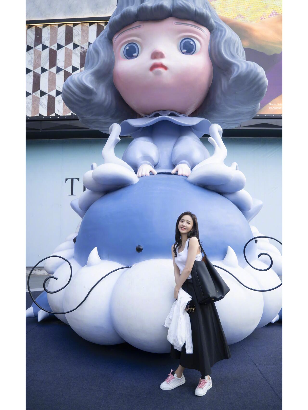 佟丽娅透气时尚