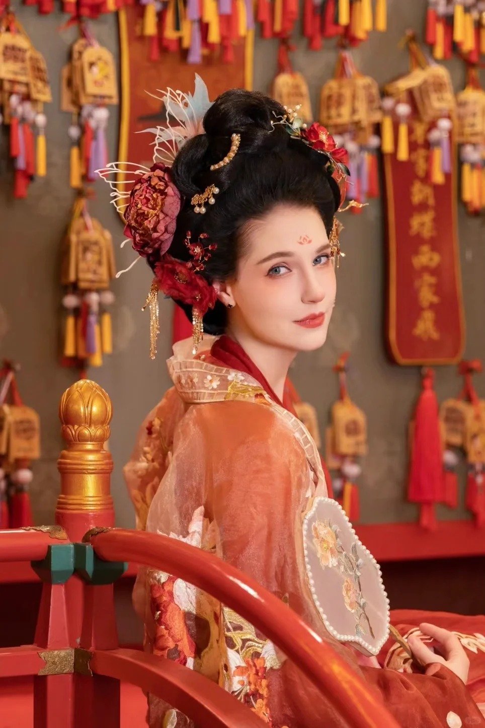 撒贝宁的夫人lisa的图来啦！
这两天lisa美翻全网，到处都是她的图
有好多喜