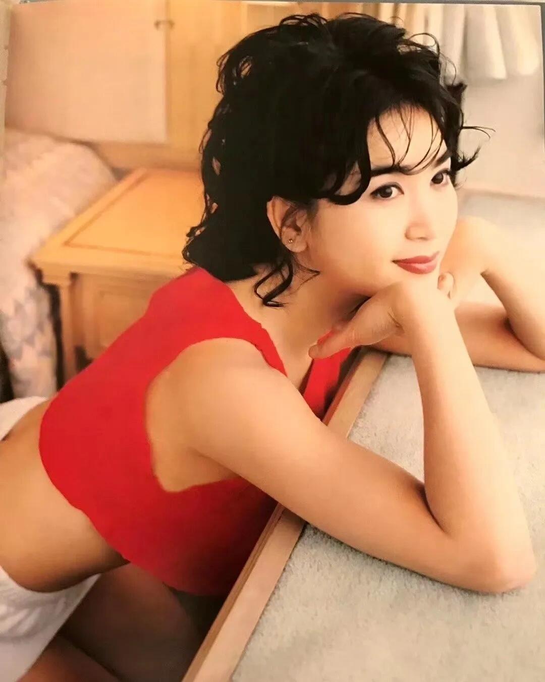 57岁活成少女，如此任性的她，凭什么？
