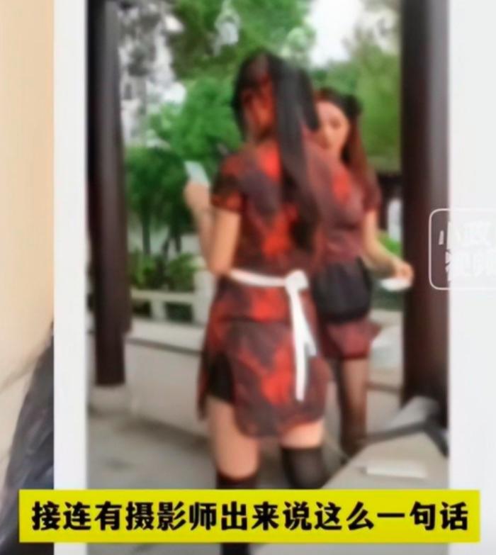 毁三观，广西南宁，一名女生和朋友相约去拍中华娘，为了保护自己隐私，特意穿了打底裤