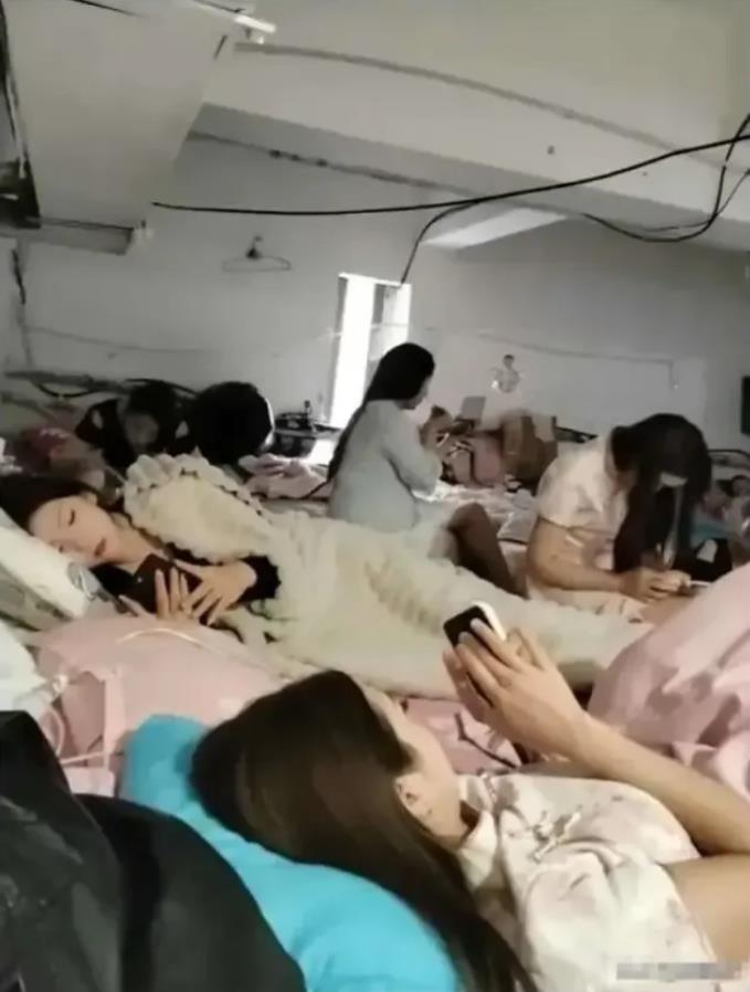 闺蜜叫我去她那边上班，说是月薪过万，看了她朋友圈发的照片有点不敢相信，大家帮我看