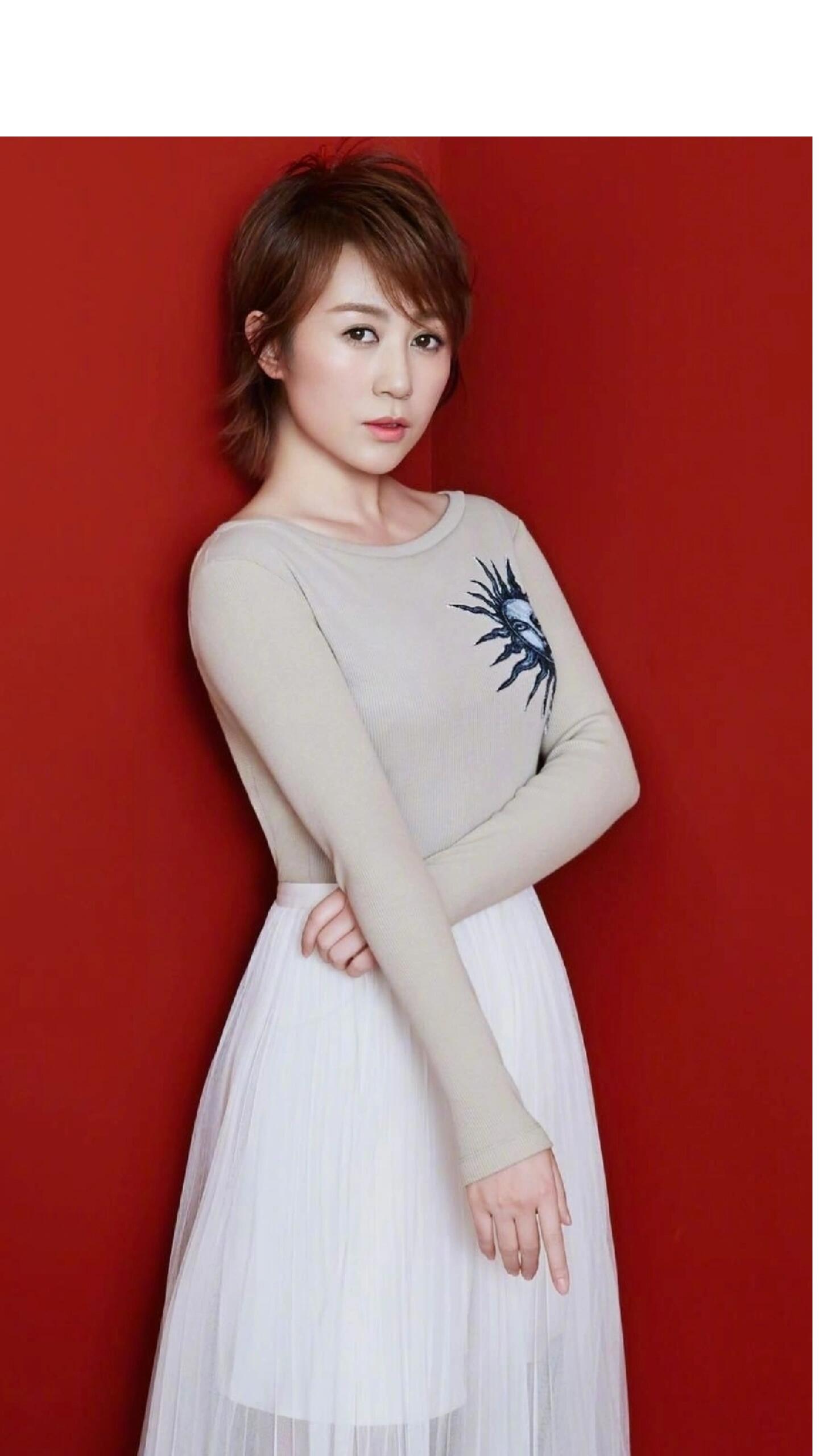 马丽：中国影史首位票房破200亿的女主演