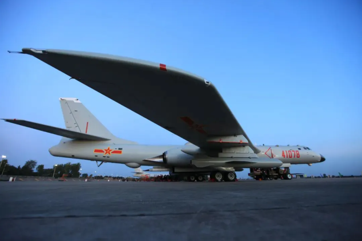 虽然轰20不久就要亮相了，但是我军还是有必要研发一款非隐身战略轰炸机，在轰六的基